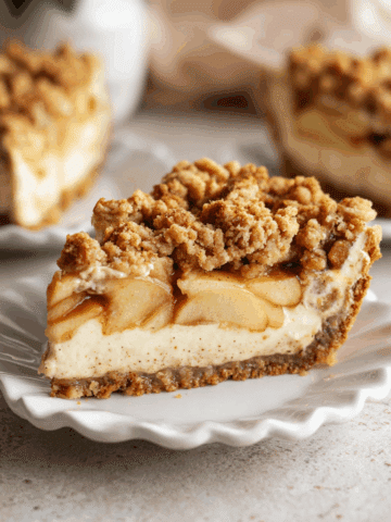 Apple Crumble Cheesecake
