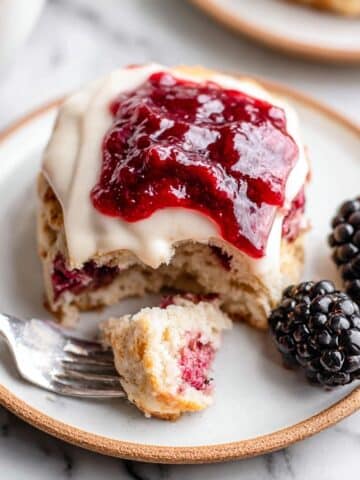 Easy 5-Ingredient Skillet Blackberry Sweet Rolls Recipe