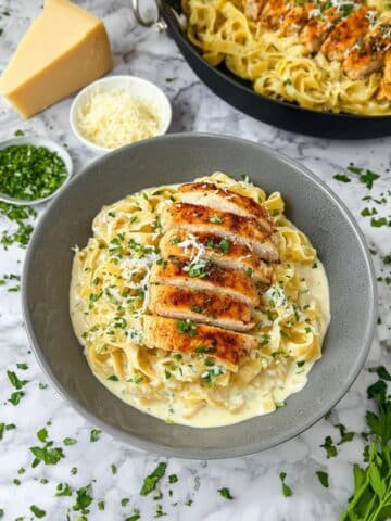 Chicken Alfredo Pasta (Calorie-Arm)