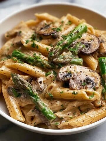 Creamy Mushroom and Asparagus Chicken Penne Pasta