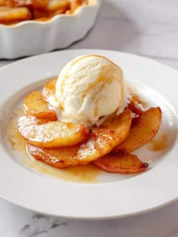 Baked Apples with Cinnamon, Ginger, and Nutmeg Recipe