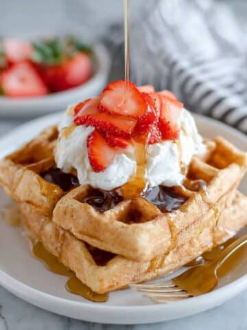 Fluffy and Crisp Buttermilk Waffles Recipe