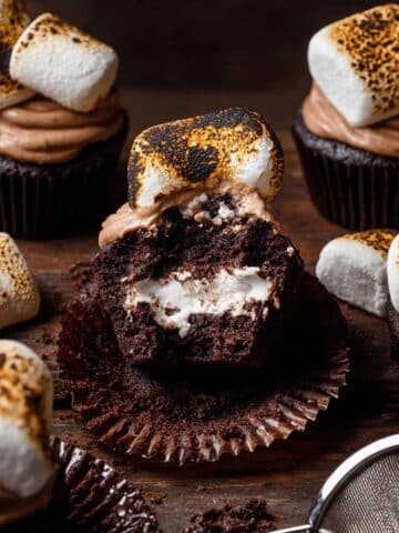 Toasted Hot Cocoa Cupcakes with Marshmallow Filling Recipe