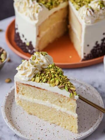 Pistachio Cannoli Cake Recipe