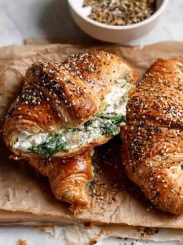 Cheesy Everything Spinach Croissants Recipe