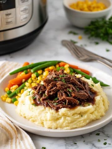 Slow Cooker Beef Manhattan with Mashed Potatoes and Garlic Toast Recipe
