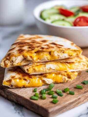Cheesy Garlic Chicken Wraps Recipe