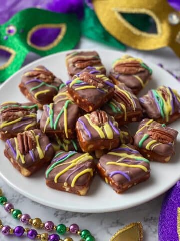 Easy Pretzel Turtles Recipe