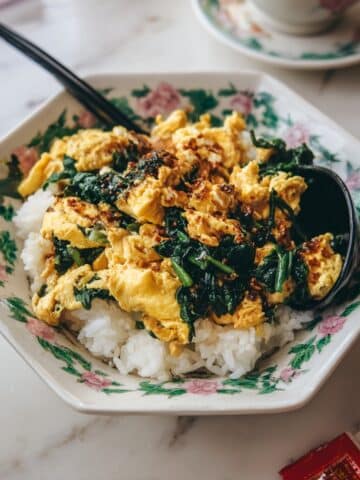 Niratama Donburi: Fluffy Egg and Garlic Chive Rice Bowl Recipe