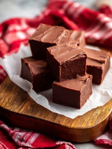 Super Quick 2-Ingredient Peppermint Fudge Recipe