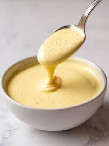 How To Make Hollandaise Sauce (2 Easy Ways!) Recipe